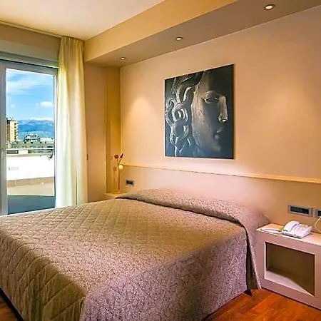 Europa 4* Latina